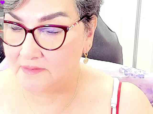 cataleya-mom Live Webcam on BongaCams