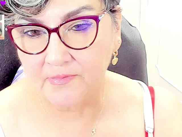 cataleya-mom Live Webcam on BongaCams