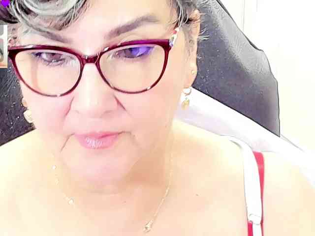 cataleya-mom Live Webcam on BongaCams