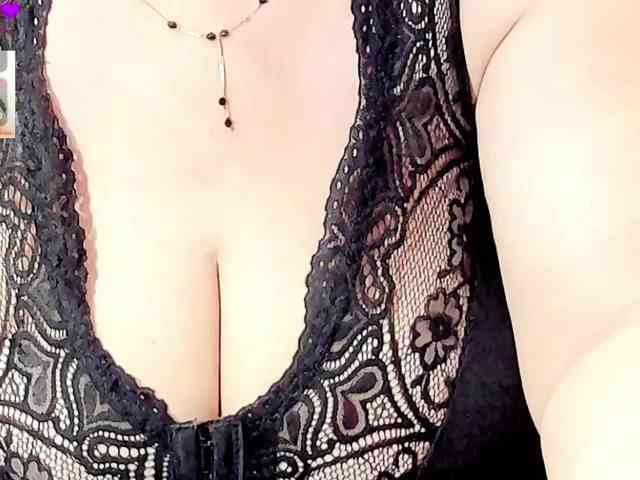 Model: cataleya-mom