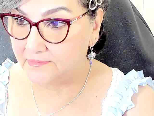 cataleya-mom Live Webcam on BongaCams