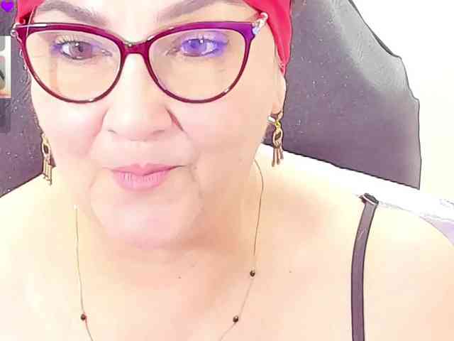 cataleya-mom Live Webcam on BongaCams