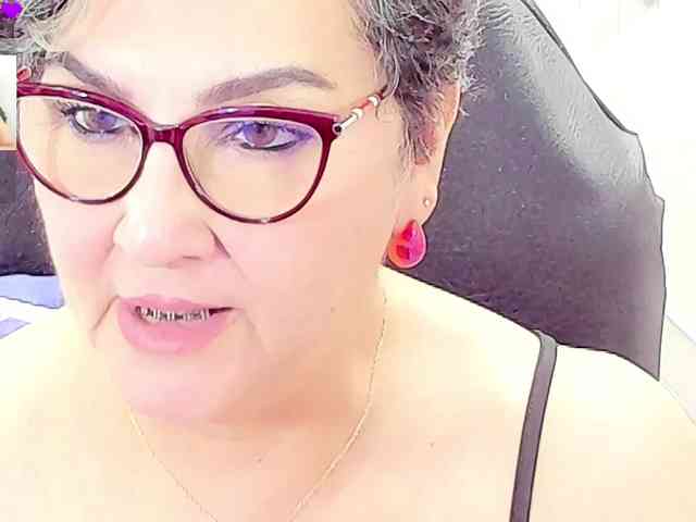 cataleya-mom Live Webcam on BongaCams