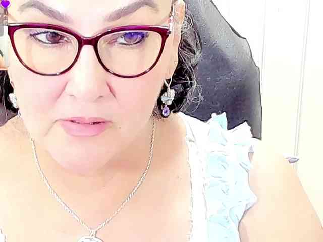 cataleya-mom Live Webcam on BongaCams