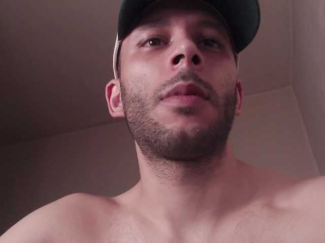 Henryaxe live cam