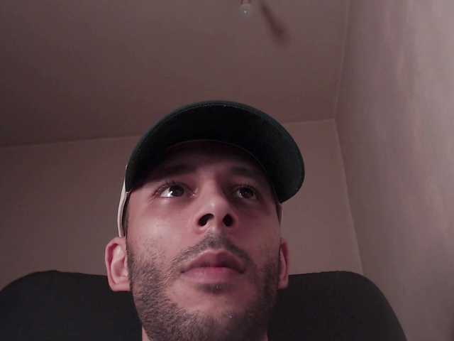 Henryaxe live cam