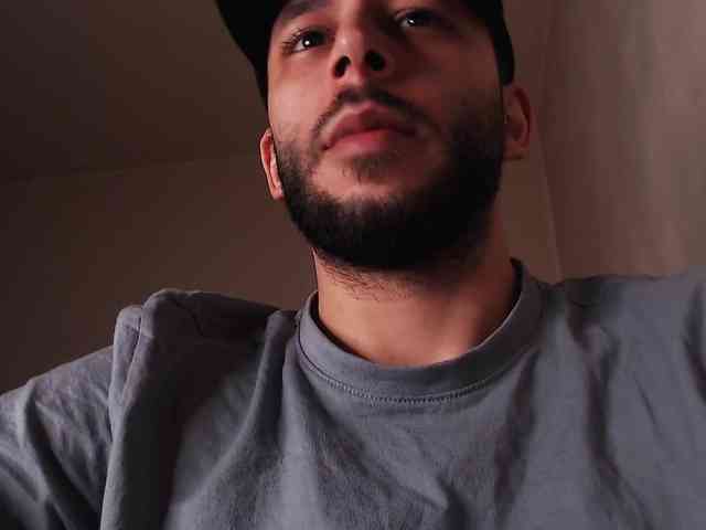 Henryaxe Live Webcam on BongaCams