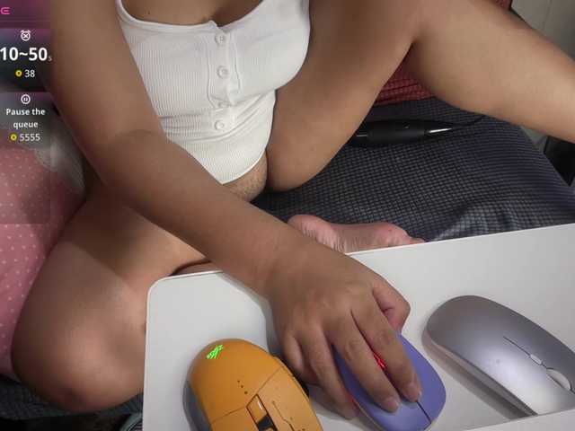 Introvertshytype2011's BongaCams show and profile