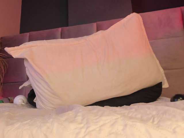-Giia live cam preview