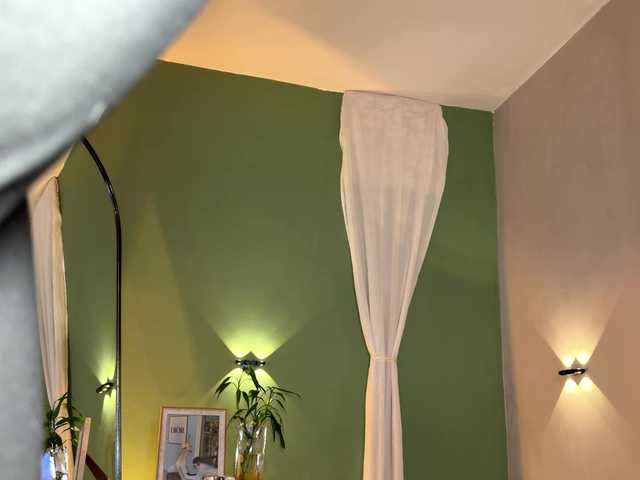 Chat with Missblair12 live cam