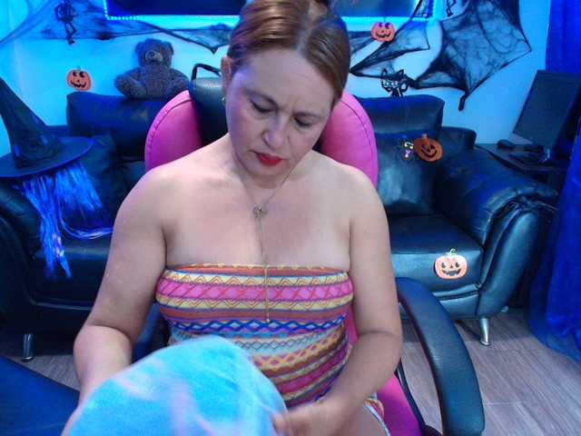 meganmilf2 live cam on BongaCams