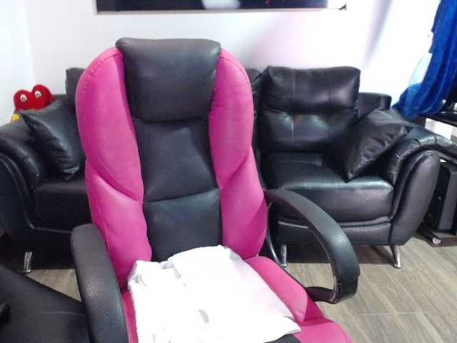 meganmilf2 live webcam show