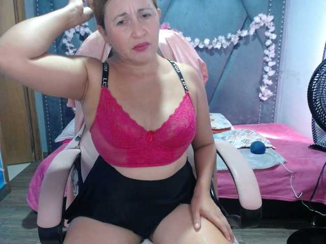meganmilf2 live cam on BongaCams