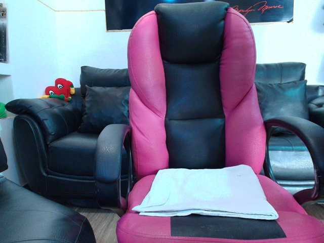 meganmilf2 live cam preview