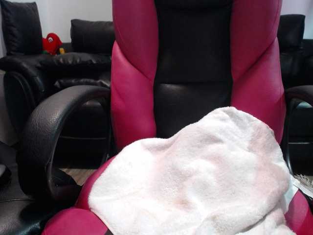 meganmilf2 live webcam show