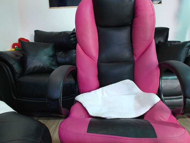 meganmilf2 live cam preview