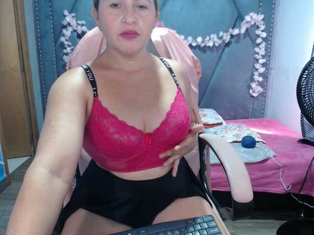 meganmilf2 live cam on BongaCams