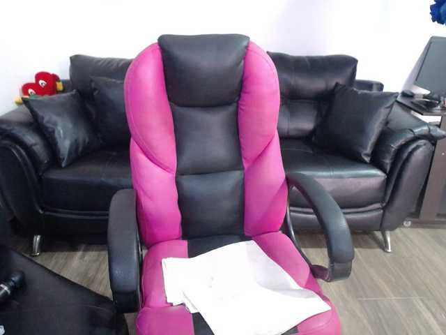 meganmilf2 live cam preview