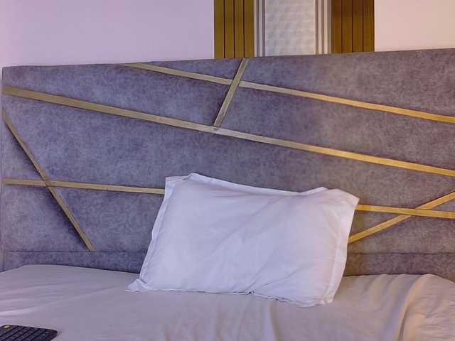 bluemoonn's BongaCams show and profile