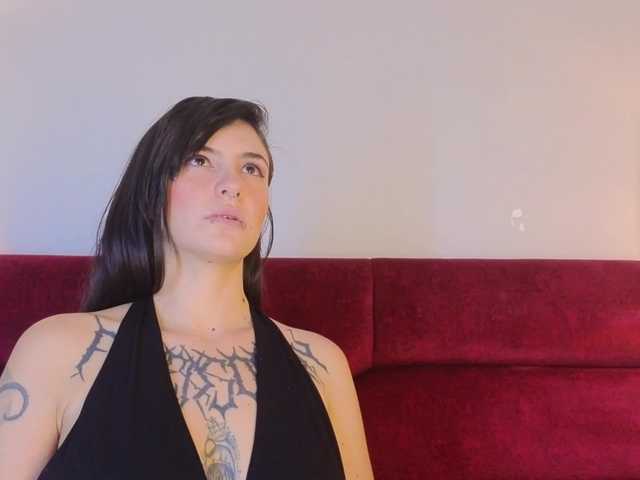 bluemoonn live cam on BongaCams