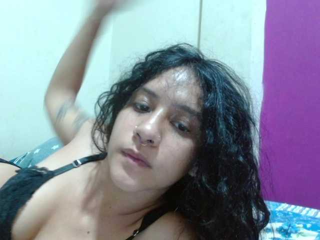 AlinaWoolf live cam on BongaCams