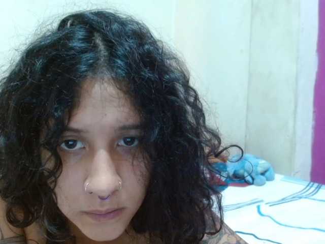 AlinaWoolf live cam on BongaCams