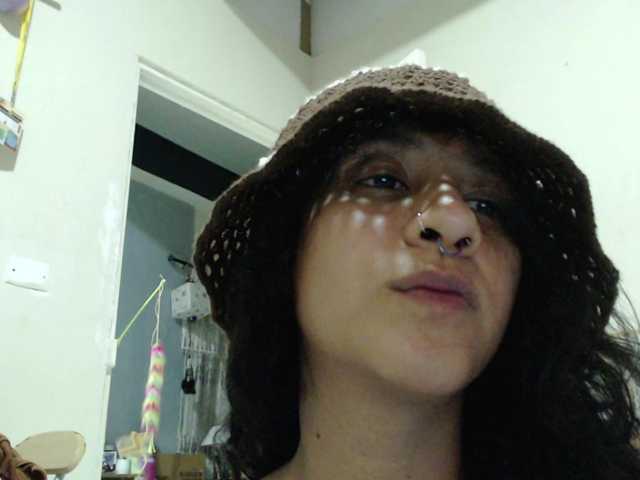 AlinaWoolf live cam on BongaCams