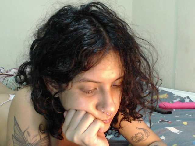 AlinaWoolf live cam on BongaCams