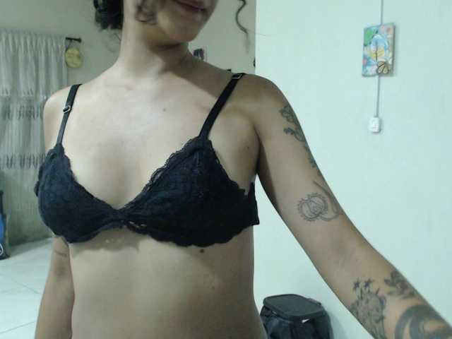 AlinaWoolf live cam on BongaCams
