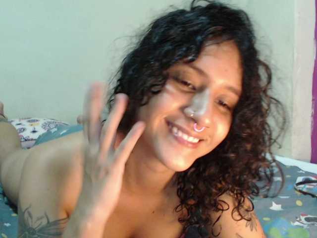 AlinaWoolf live cam on BongaCams