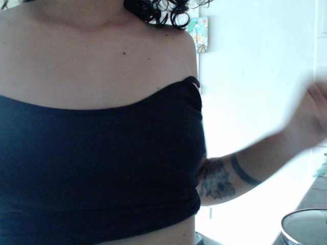 AlinaWoolf live cam on BongaCams