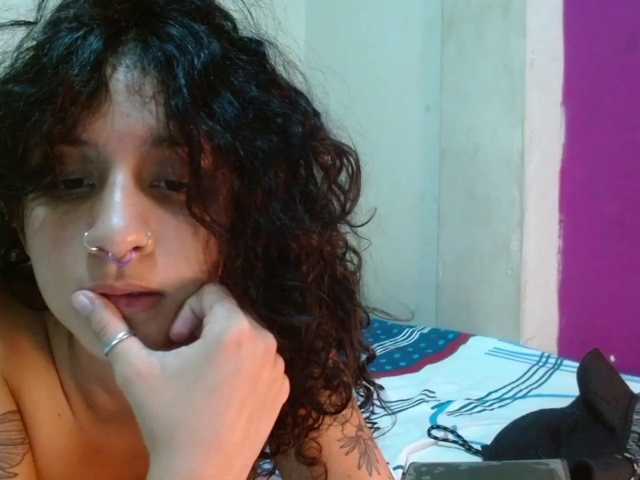 AlinaWoolf live cam on BongaCams