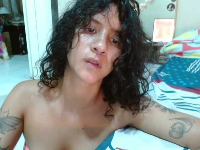 AlinaWoolf live cam on BongaCams