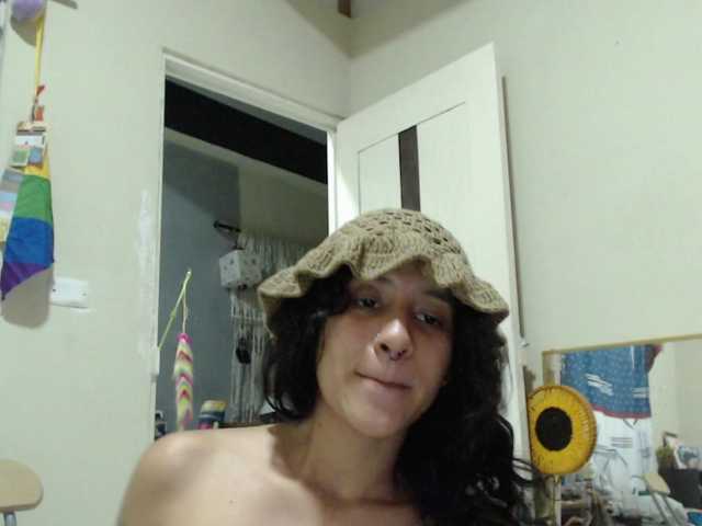 AlinaWoolf live cam on BongaCams