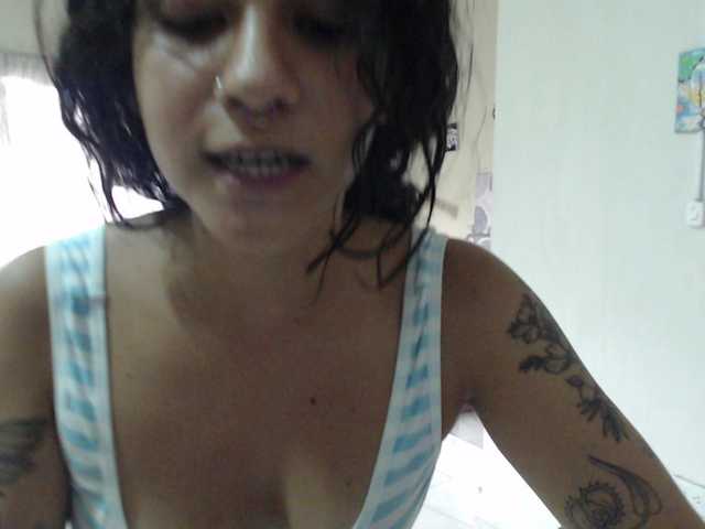 AlinaWoolf live cam on BongaCams