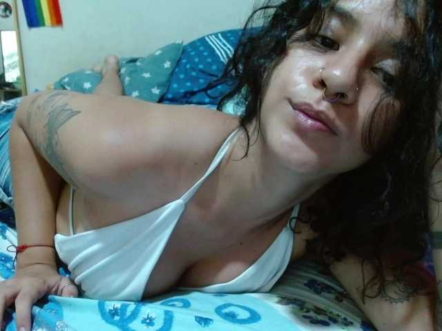 AlinaWoolf live cam on BongaCams