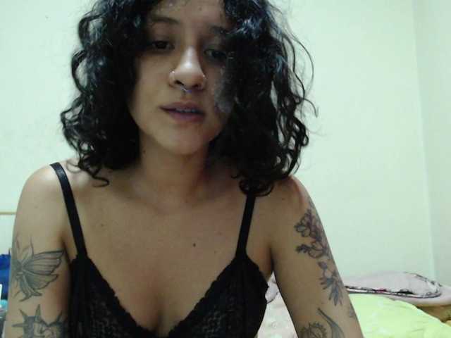 AlinaWoolf live cam on BongaCams