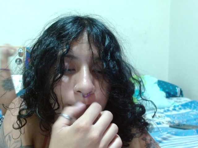 AlinaWoolf live cam on BongaCams