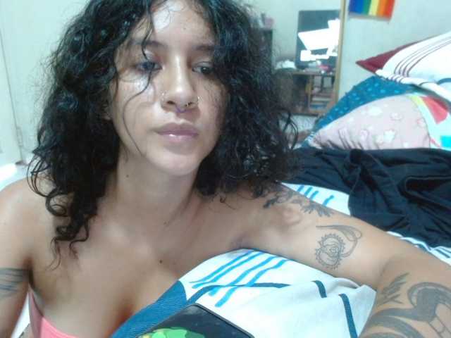 AlinaWoolf live cam on BongaCams