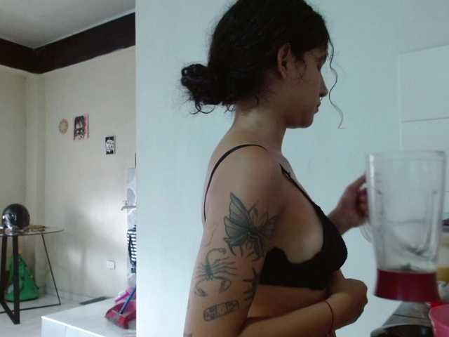 AlinaWoolf live cam on BongaCams