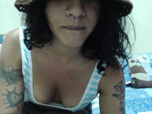 AlinaWoolf live cam on BongaCams