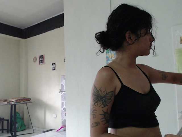 AlinaWoolf live cam on BongaCams