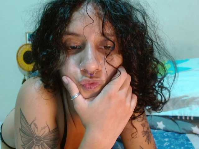 AlinaWoolf live cam on BongaCams