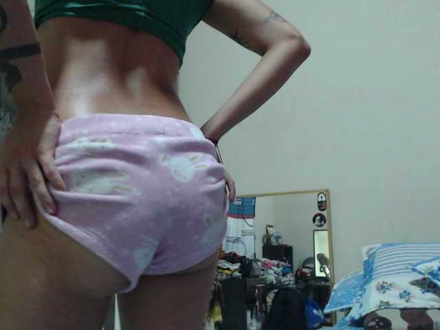AlinaWoolf live cam on BongaCams