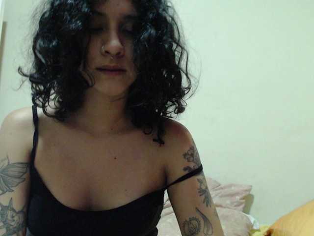 AlinaWoolf live cam on BongaCams
