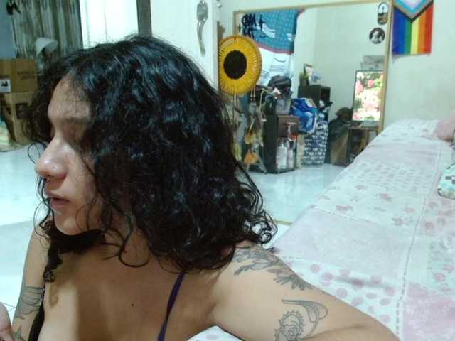 AlinaWoolf live cam on BongaCams