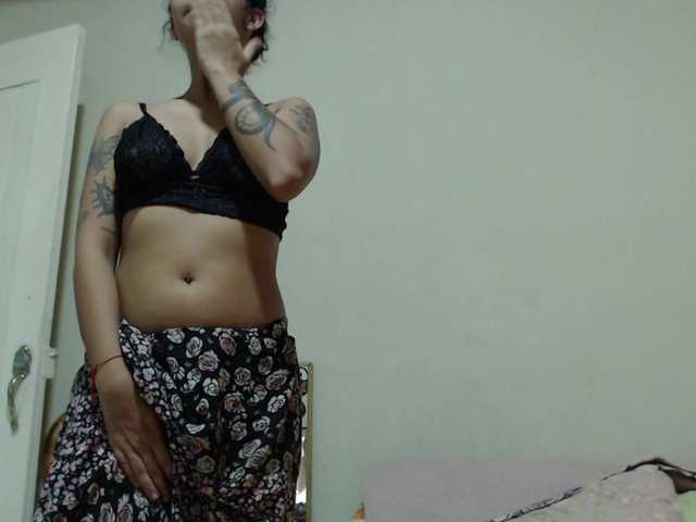 AlinaWoolf live cam on BongaCams