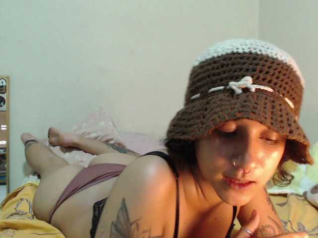 AlinaWoolf live cam on BongaCams