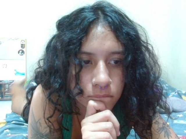 AlinaWoolf live cam on BongaCams