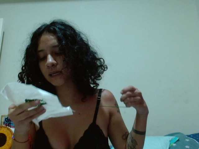 AlinaWoolf live cam on BongaCams